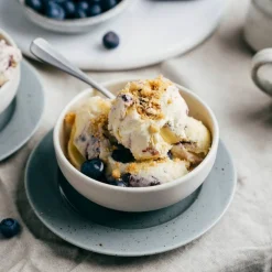 AKM 6230 köksmaskin med glassmaskin, light creme