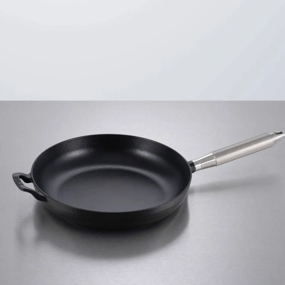 Buster+Punch stekpanna rund 28 cm, mässinghandtag
