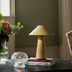 Cannes portabel bordslampa, oat yellow