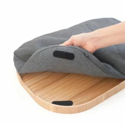 CurveLine Laptray knäbricka med anti-slip, large, pilträ