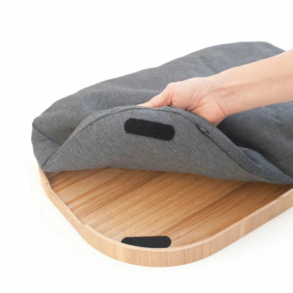 CurveLine Laptray knäbricka med anti-slip, large, pilträ