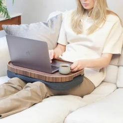 CurveLine Laptray knäbricka med anti-slip, large, pilträ