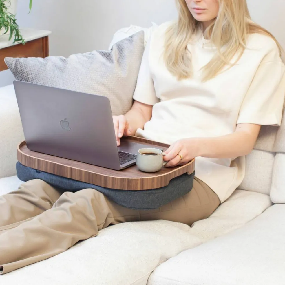 CurveLine Laptray knäbricka med anti-slip, large, pilträ