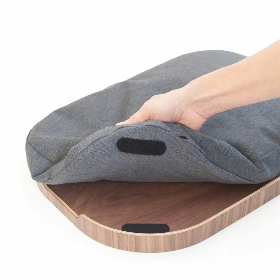 CurveLine Laptray knäbricka med anti-slip, large, pilträ
