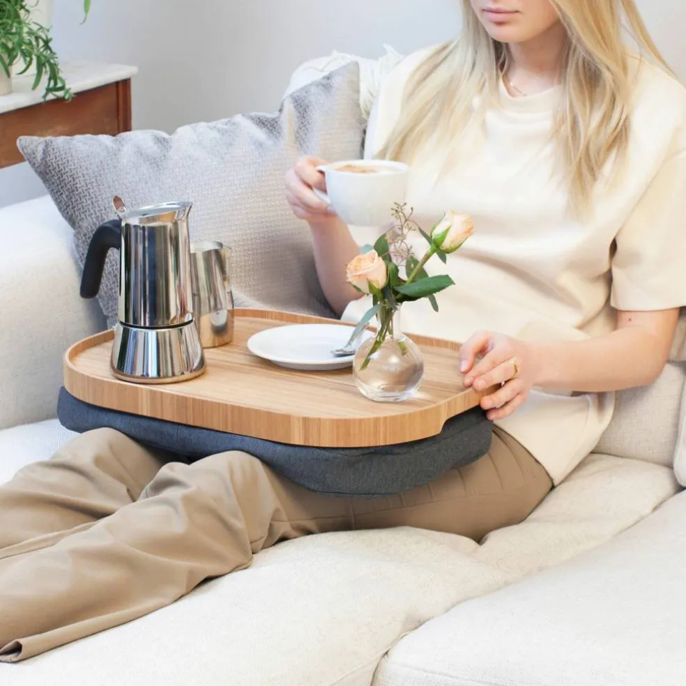 CurveLine Laptray knäbricka med anti-slip, large, pilträ