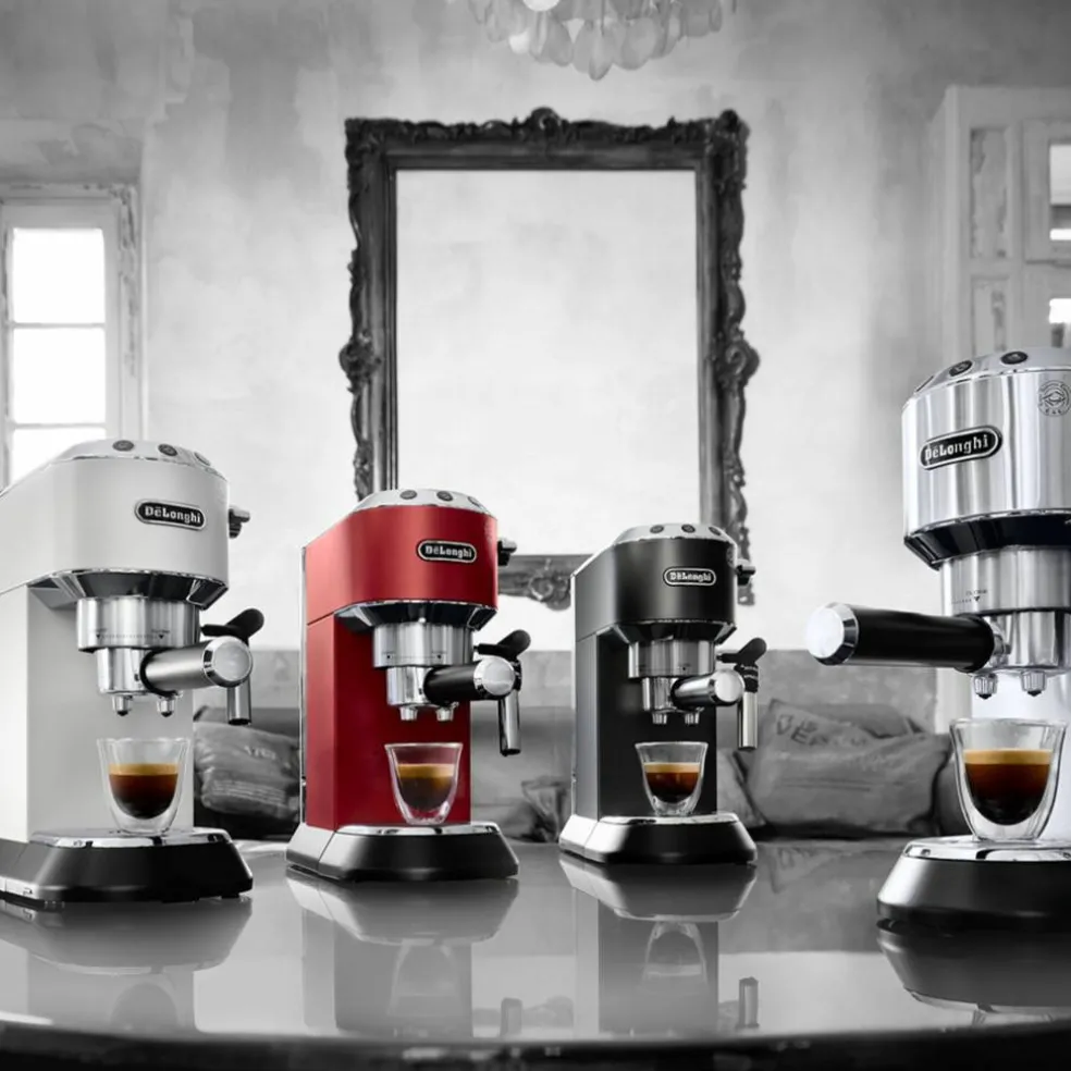 EC685.BK Espressomaskin Svart