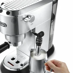 EC685.BK Espressomaskin Svart