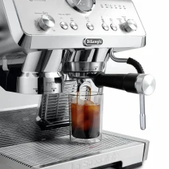 EC9555.M Espressomaskin med kvarn