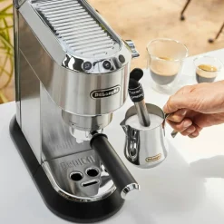 EC685.W Espressomaskin Vit