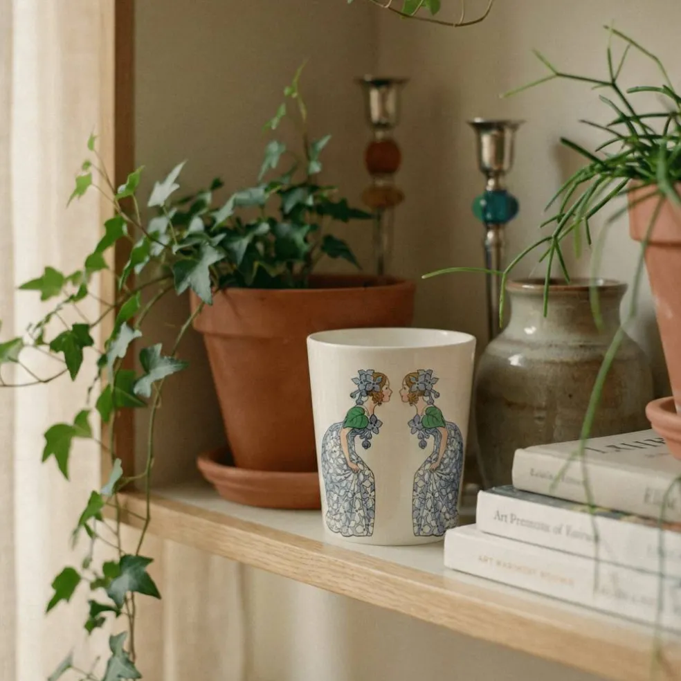 Elsa Beskow mugg med handtag 28 cl, Mrs Broad Bean