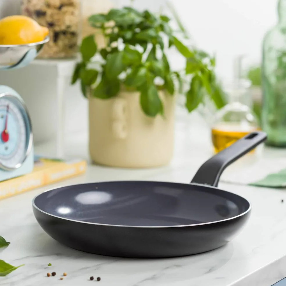 Essence stekpanna 26 cm, svart