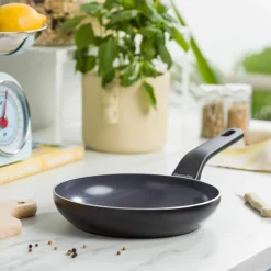 Essence stekpanna 20 cm, svart