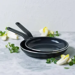 Essence stekpanneset 20 + 28 cm, svart