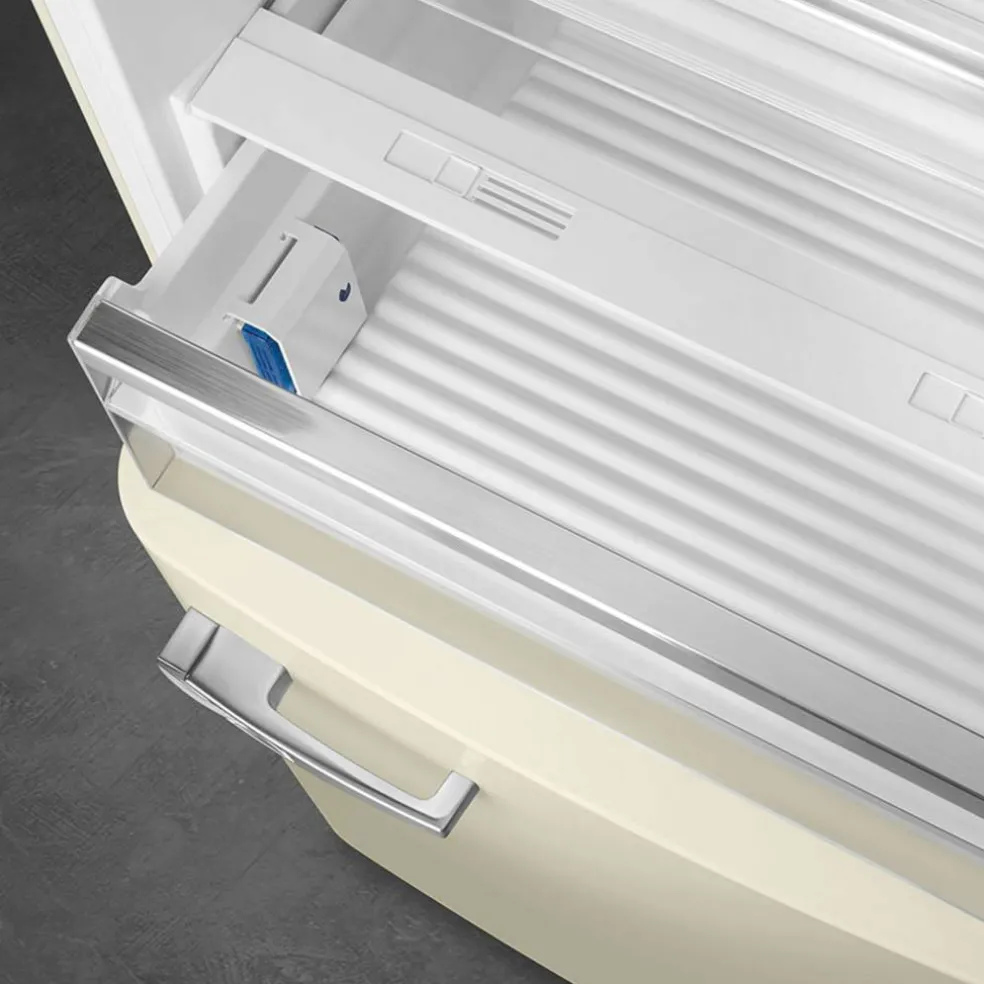 FAB38RPG6 högerhängd kyl/frys 70 cm, pastellgrön