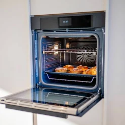 FMOD6117PTB3 Modern inbyggnadsugn med pyrolys 80 liter, svart