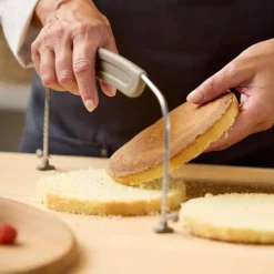 Justerbar tårtbottenskärare
