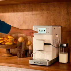 KF4 FA Helautomatisk espressomaskin, mattsvart