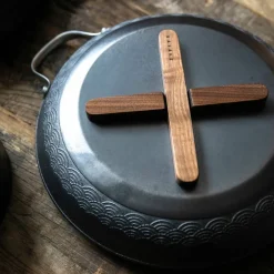 Magnetiskt grytunderlägg, valnöt