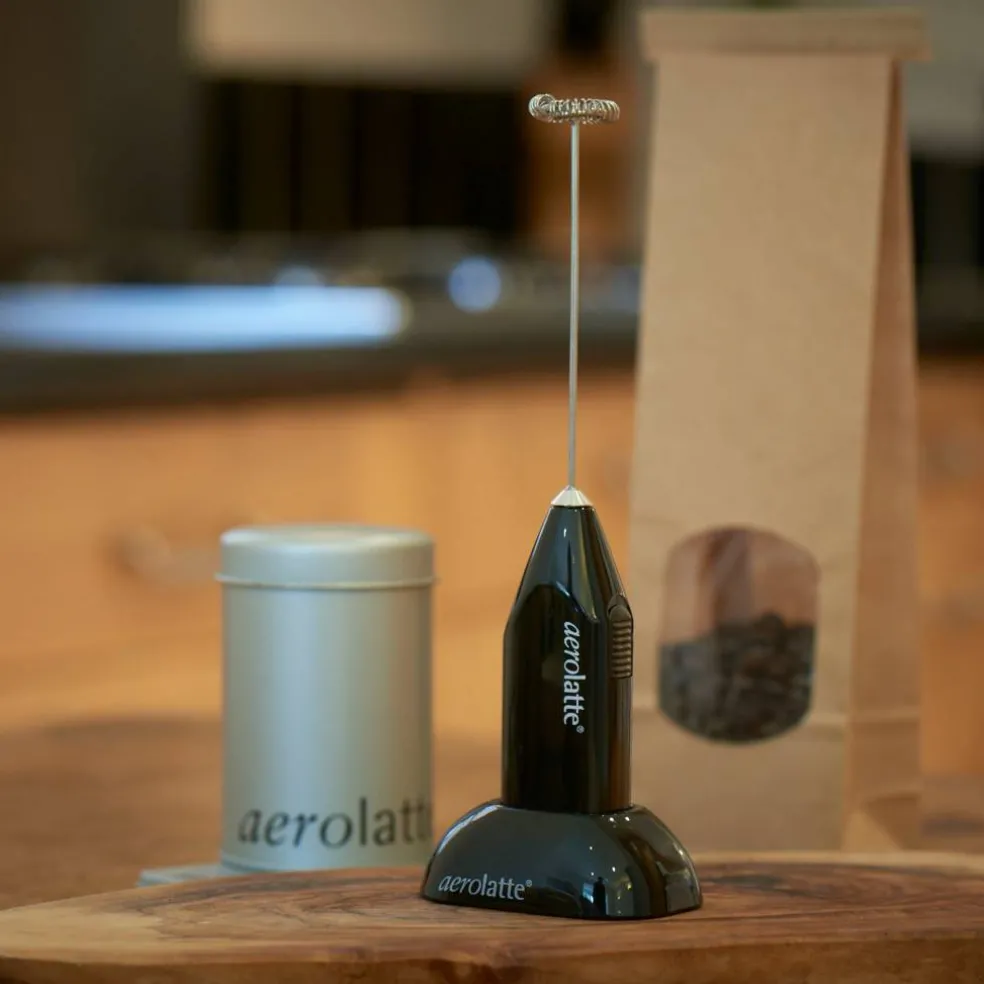 Mjölkskummare med hållare, creme