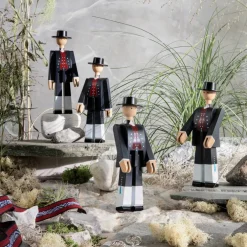 Norsk bunad-man, svart/röd/vit