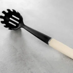 Pastaslev, almond cream