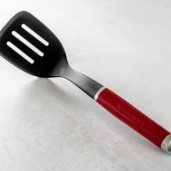 Perforerad stekspade, almond cream