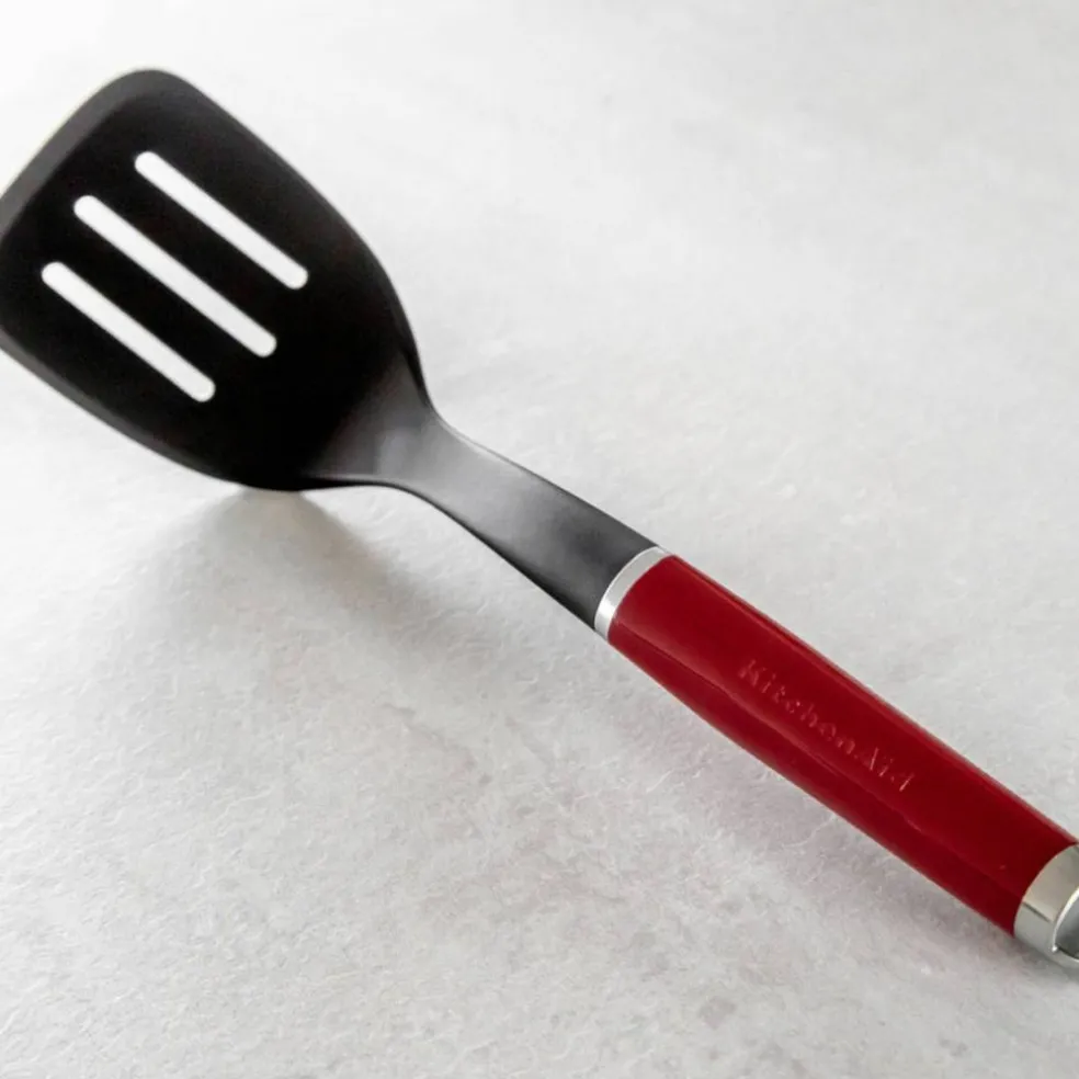 Perforerad stekspade, almond cream