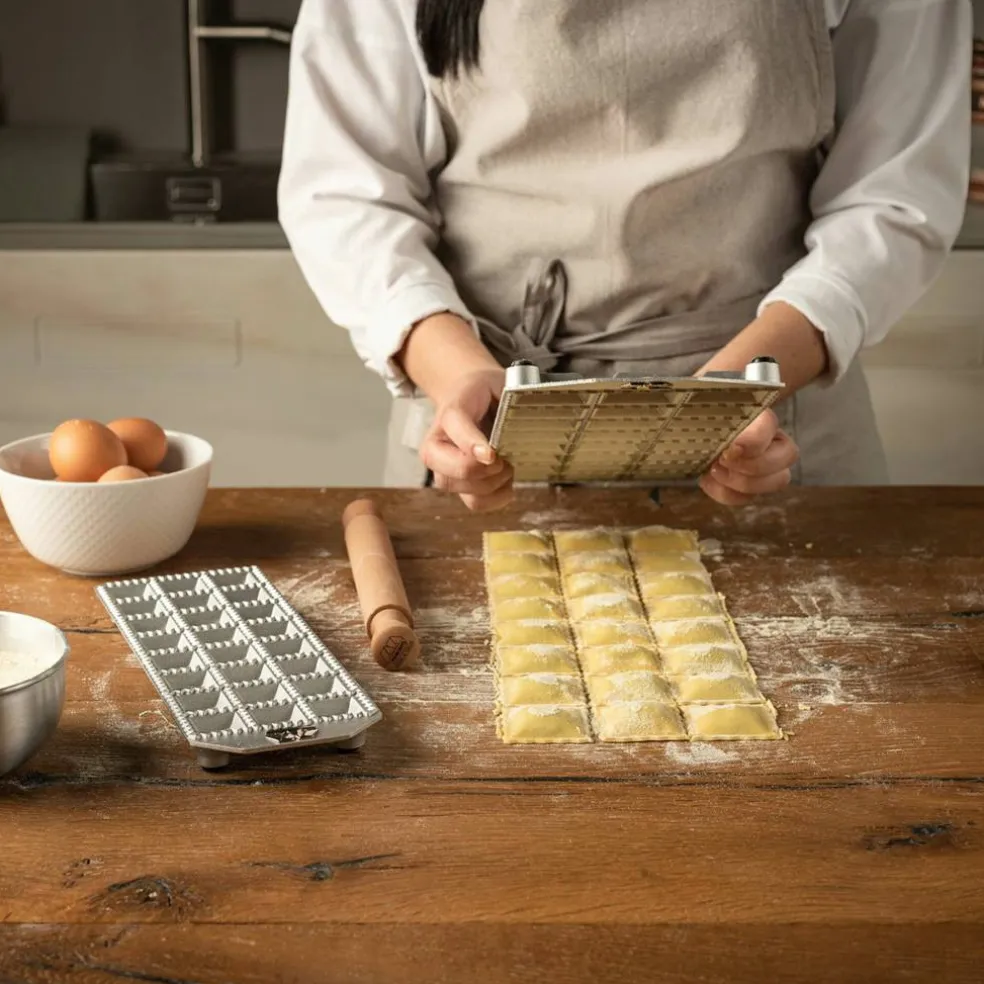 Ravioliform för 24 kvadratiska ravioli