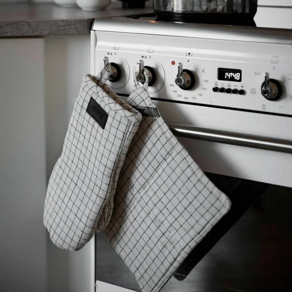 Rutig grytlapp 25 cm, beige/svart