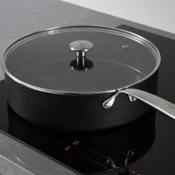 Sautépanna med stålhandtag 28 cm/5 liter, svart
