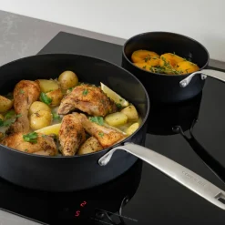 Sautépanna med stålhandtag 28 cm/5 liter, svart