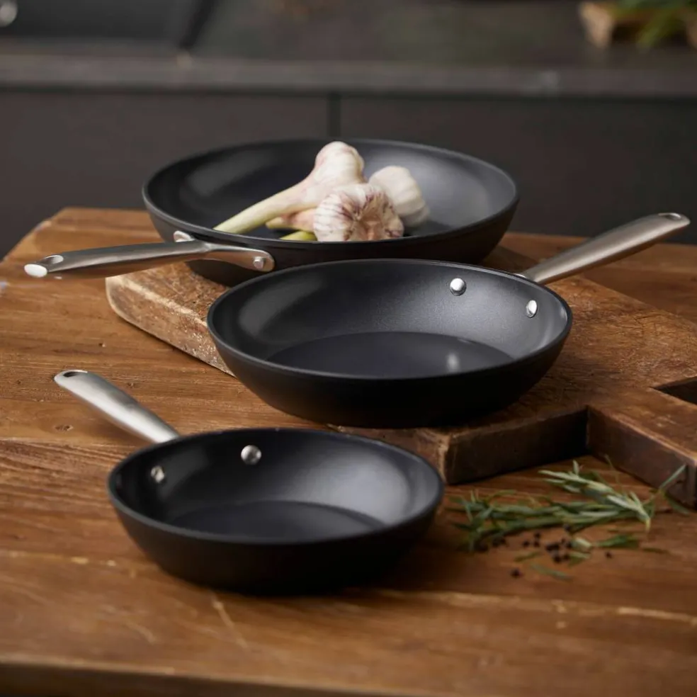 Stekpanna non-stick 24 cm, svart aluminium