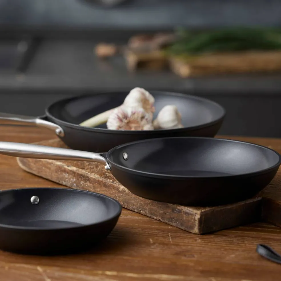 Stekpanna non-stick 24 cm, svart aluminium