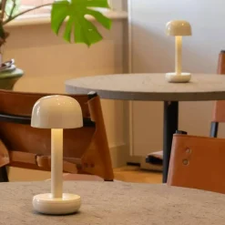 The Humble Two bordslampa, beige