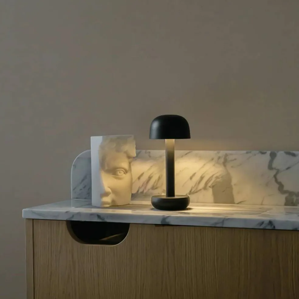 The Humble Two bordslampa, gold