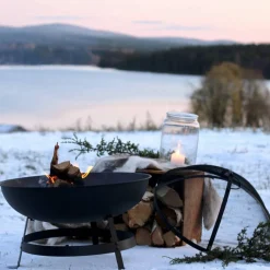 Traditionell eldstad med gnistskydd