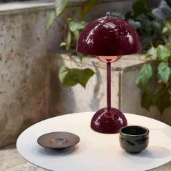 &Tradition Flowerpot VP9 portabel bordslampa, dark plum