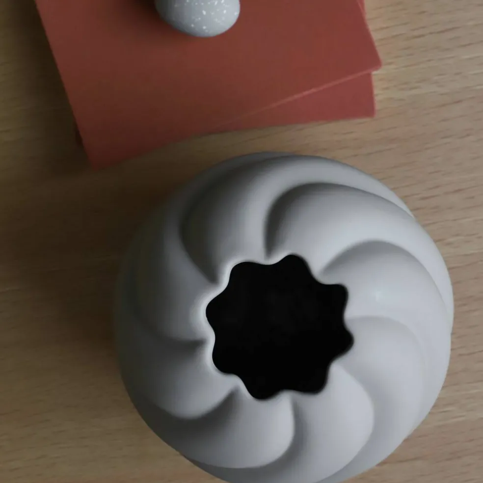 Twist Ball vas 20 cm, svart