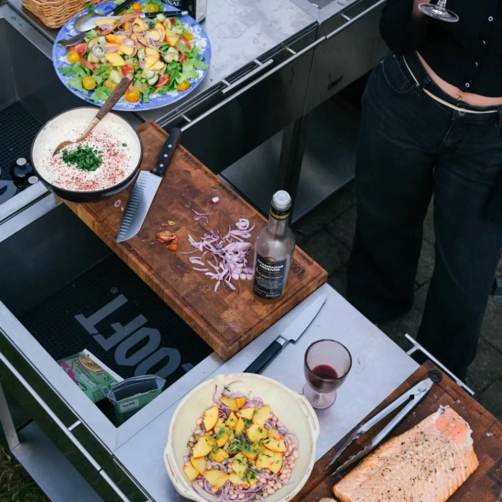 Utekökspaket L: kolgrill + 4 sidobord + diskho, rostfritt stål