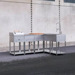 Utekökspaket L: kolgrill + 4 sidobord + diskho, rostfritt stål