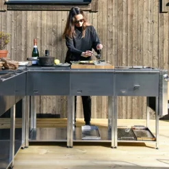 Utekökspaket L: kolgrill + 4 sidobord + diskho, rostfritt stål