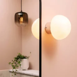 16 vägglampa, klar/mässing