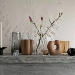 Wide vas, 19 cm, cognac