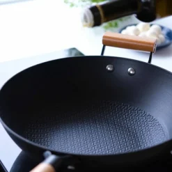 Wok lättviktsgjutjärn 30 cm